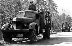 Армейский вариант грузовика ЗИС-150 с деревометаллическим кузовом. 1952 год.